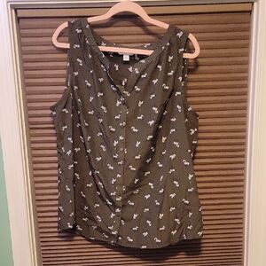 Croft & Barrow Olive Sleeveless Blouse with Animal Print